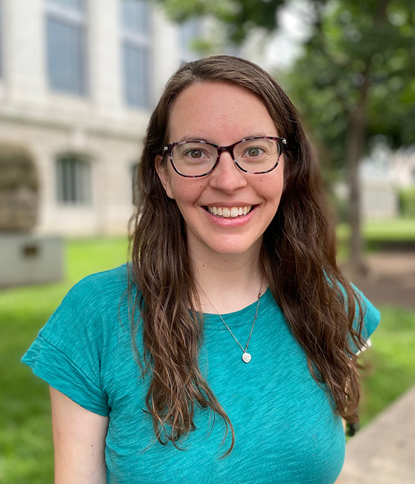 Alicia Ritzenthaler Headshot