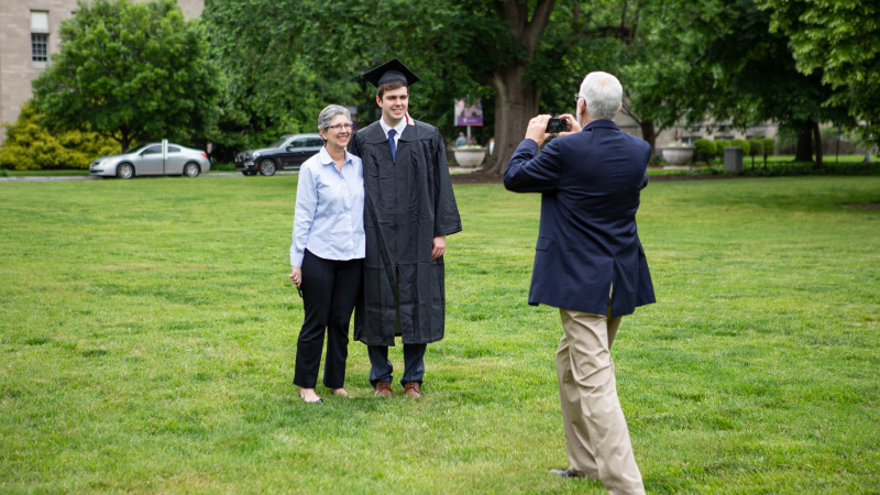 UE graduate with parents