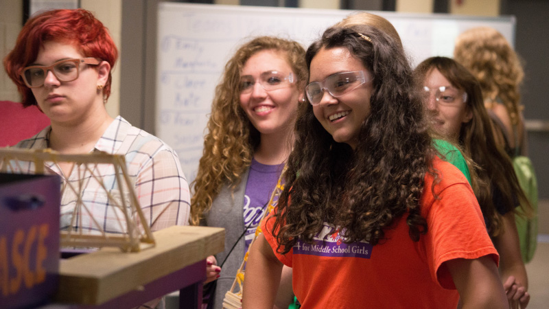 Group of high school students attending a UE engineering camp