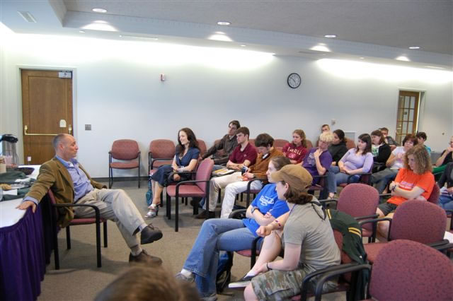 Eric Schlosser, author of “Fast Food Nation: The Dark side of the All American Meal” joins Honors students for a book discussion during a visit to campus.