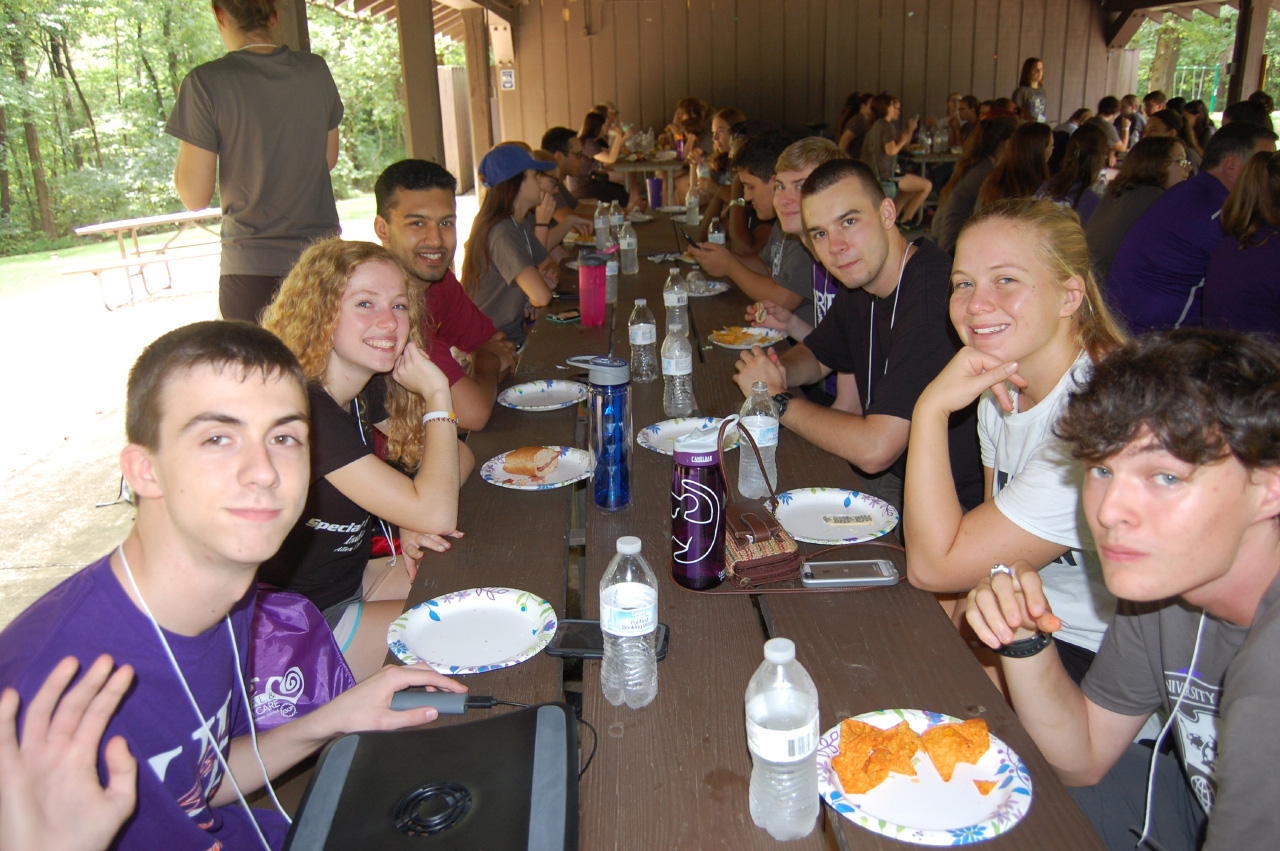Honors freshmen retreat at Audubon State Park, Eating Outdoors.