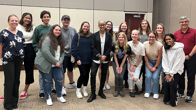 Honors students met with author Linda Villarosa