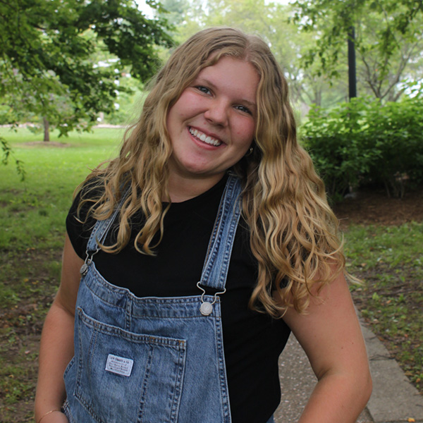 Becca Saxsma headshot