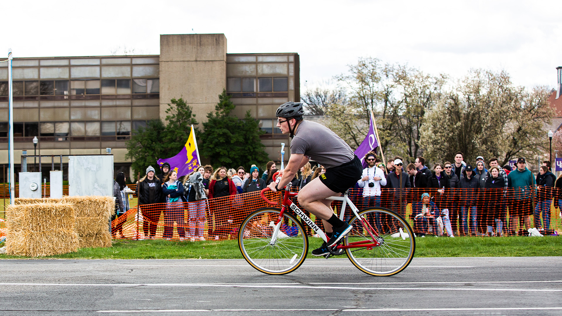 Bike race contestant