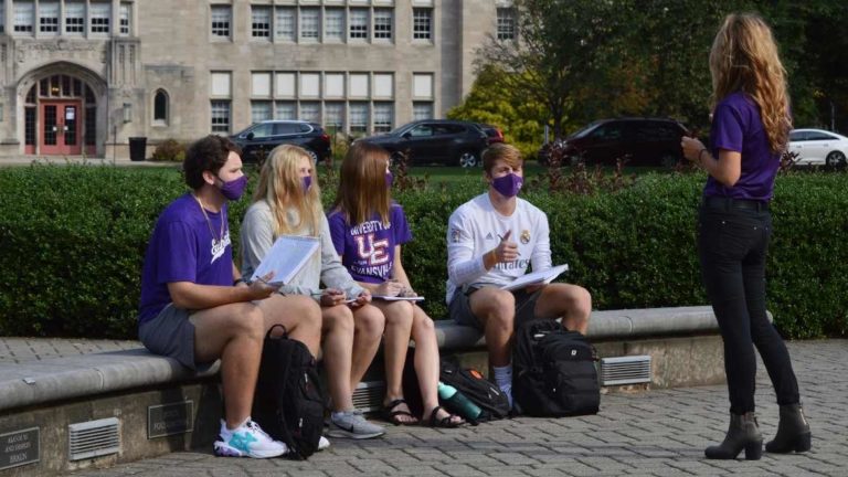 Students in front oval with masks