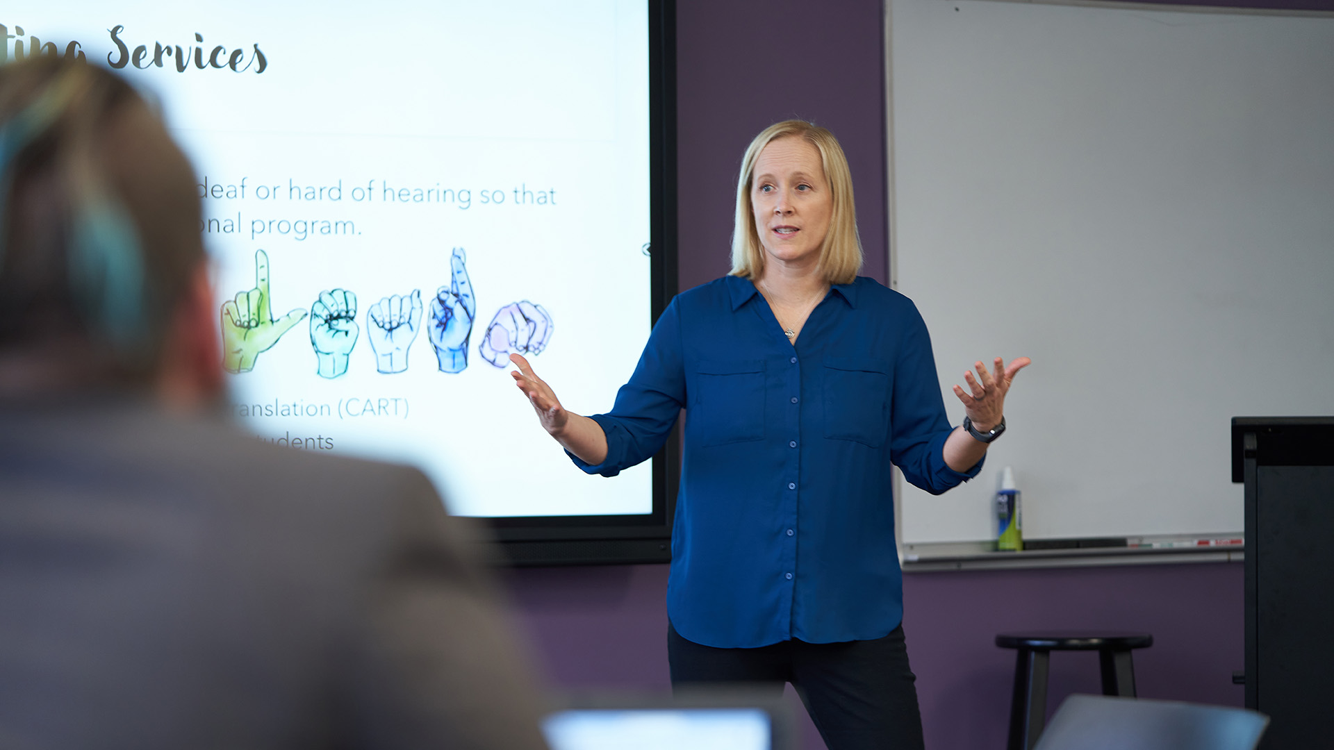 Alison Jones teaching a class