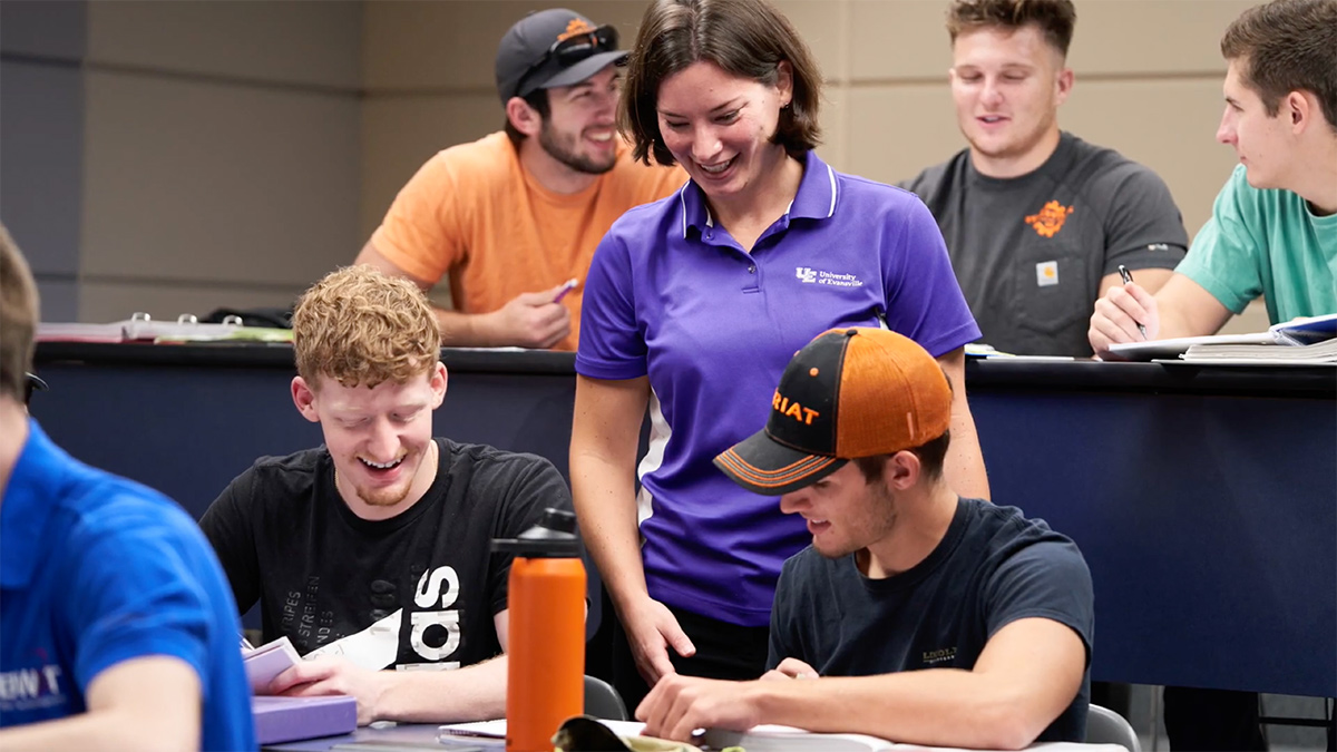 Jessie Lofton talking with students