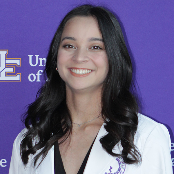 Anna Nguyen headshot