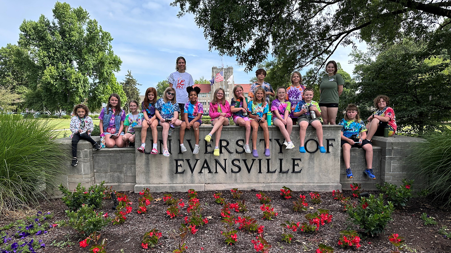 https://www.evansville.edu/news/images/articlePhotos/3081-art-camp-group-2023.jpg