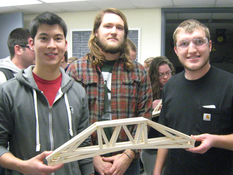 UE Civil Engineering Freshmen Test Balsawood Bridges