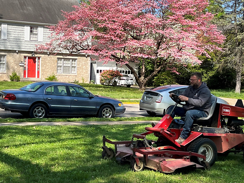 Riding lawn mower