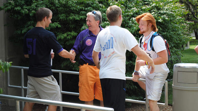 People shaking hands during Welcome Week
