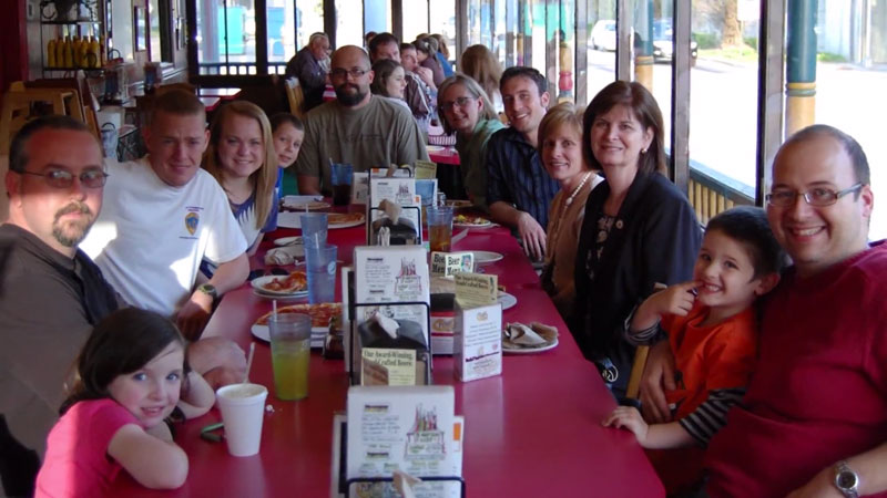 Multiple veteran families eating lunch together