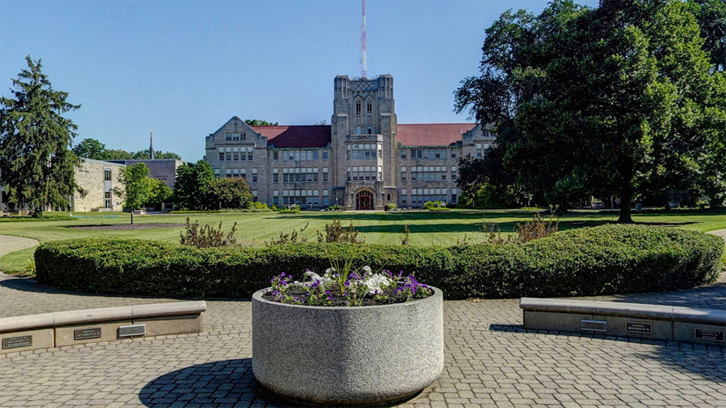 Campus360 tour pano Olmsted from oval with flowers